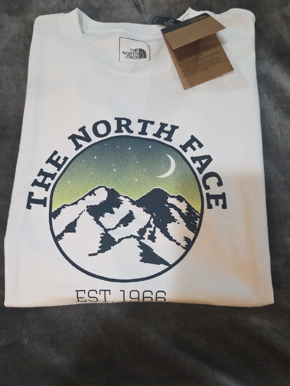 The North Face New White Tee Shirt In Perfect NWT Condition! Size L⭐️🏞🌙⭐️